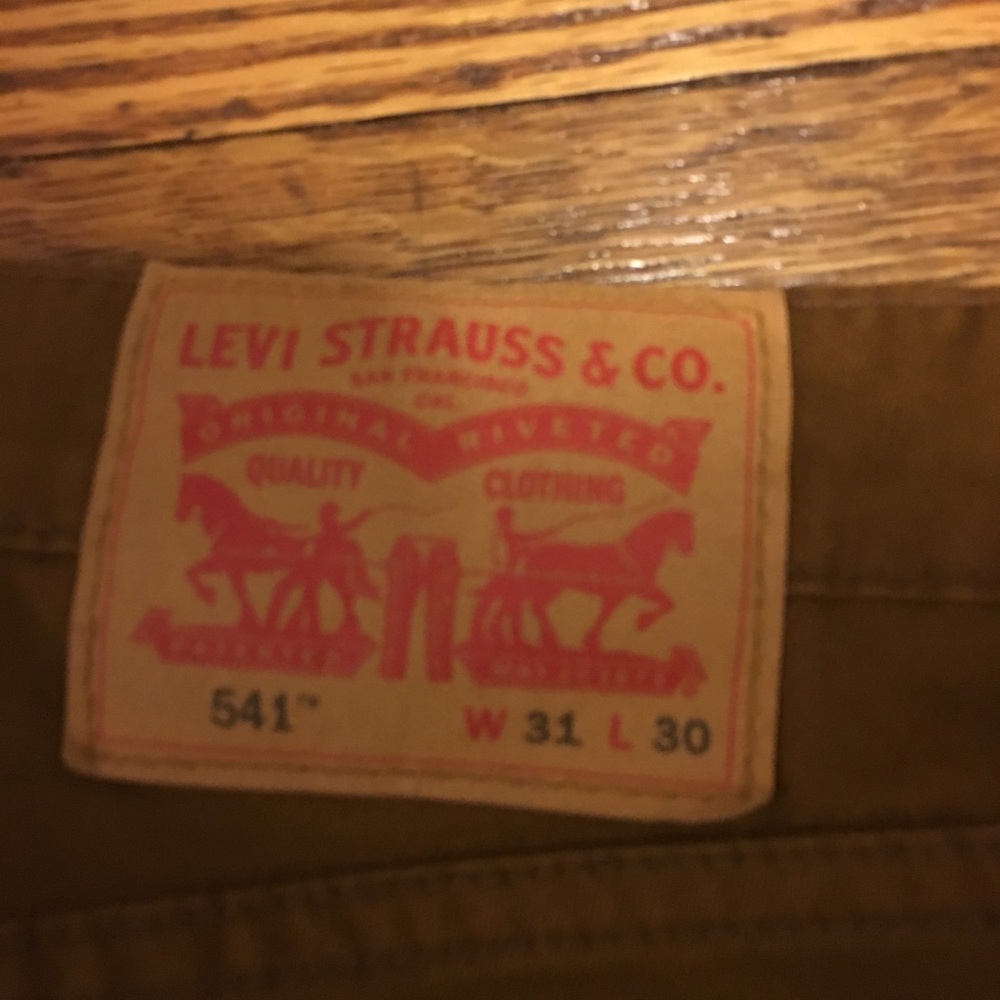 Levi. Straight khaki. 31x30.